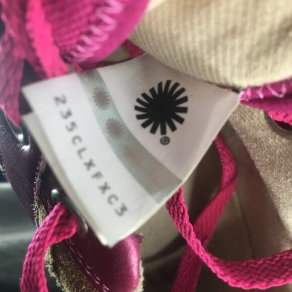 Uggs Marcus Shimmer Shoes 5 - Picture 7 of 9